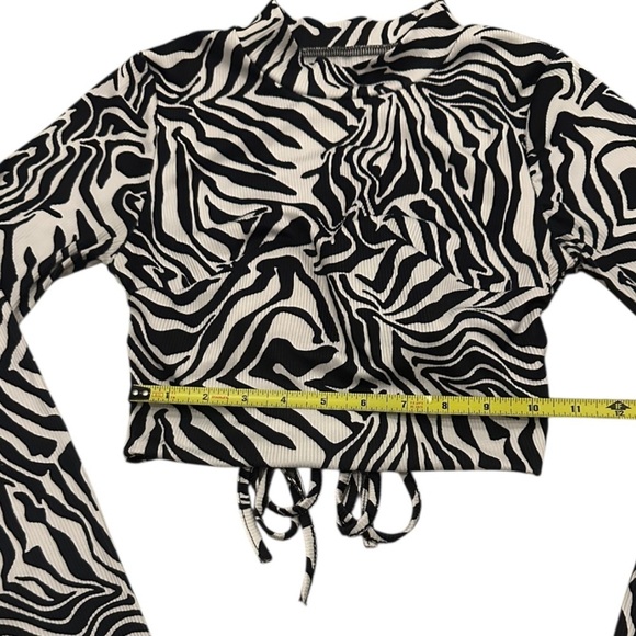 Open Back Black and White Zebra Print Long Sleeve Ribbed Crop Top Small - Picture 6 of 8